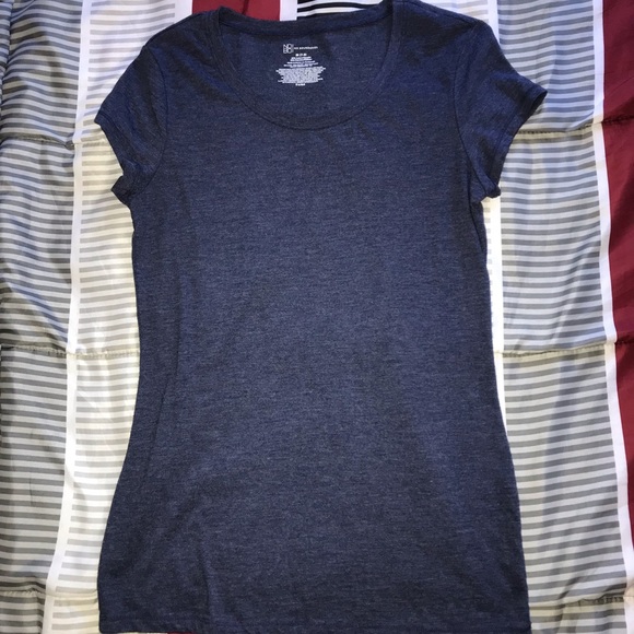 4 Shirts Size Medium - Picture 4 of 6